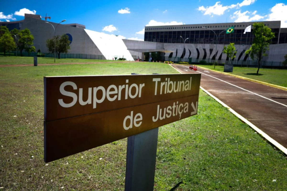 O Superior Tribunal de Justiça fica localizado em Brasília