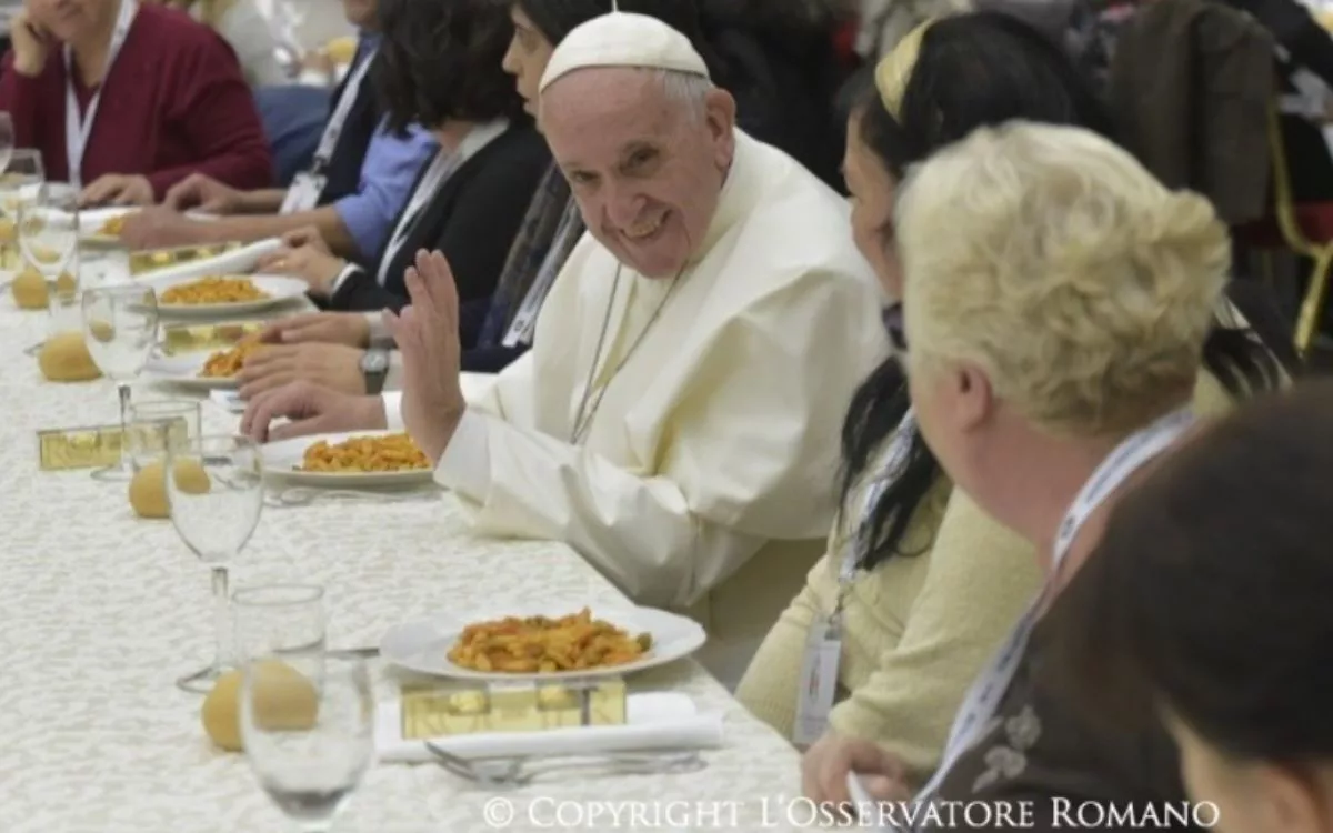 Papa Francisco está com infecção polimicrobiana e Vaticano diz que situação clínica é 'complexa'