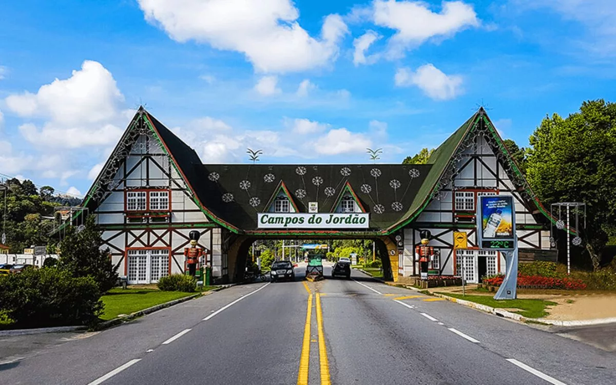 Em Campos do Jordão é comum a arquitetura de estilo suíço, e o Parque Estadual de Campos do Jordão