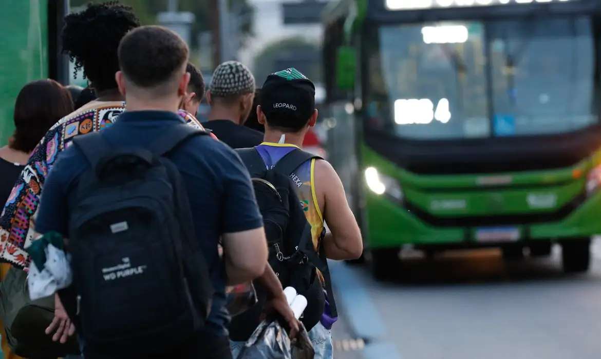 Transportes coletivos muitas vezes são precários e não suportam a demanda nas cidades