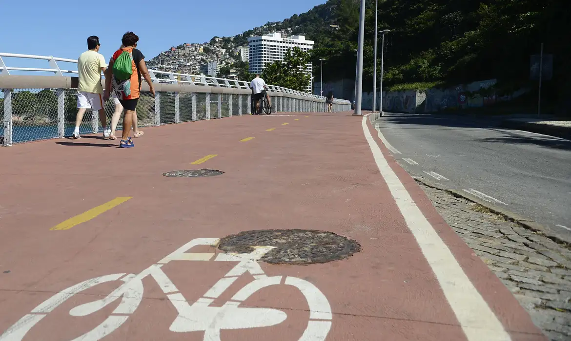 Ciclovias ganharam espaços nas cidades, mas são apenas parte da solução