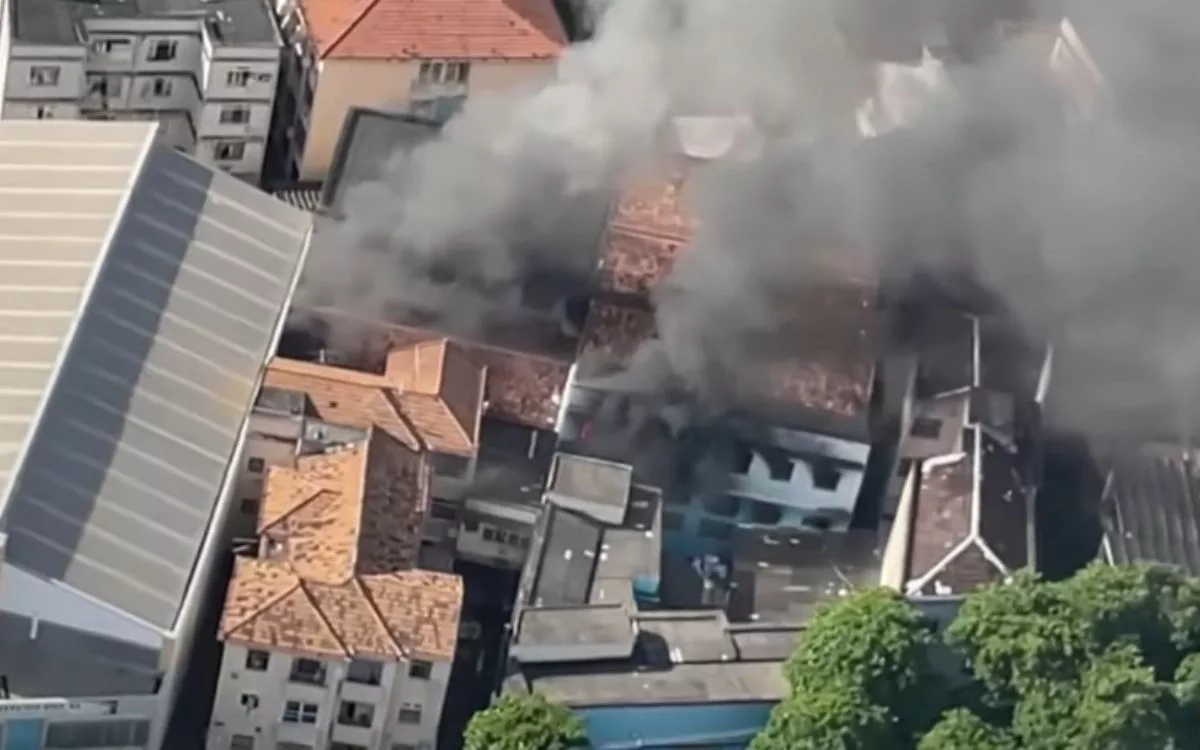 Vista aérea do incêndio em Ramos mostra dimensão da situação