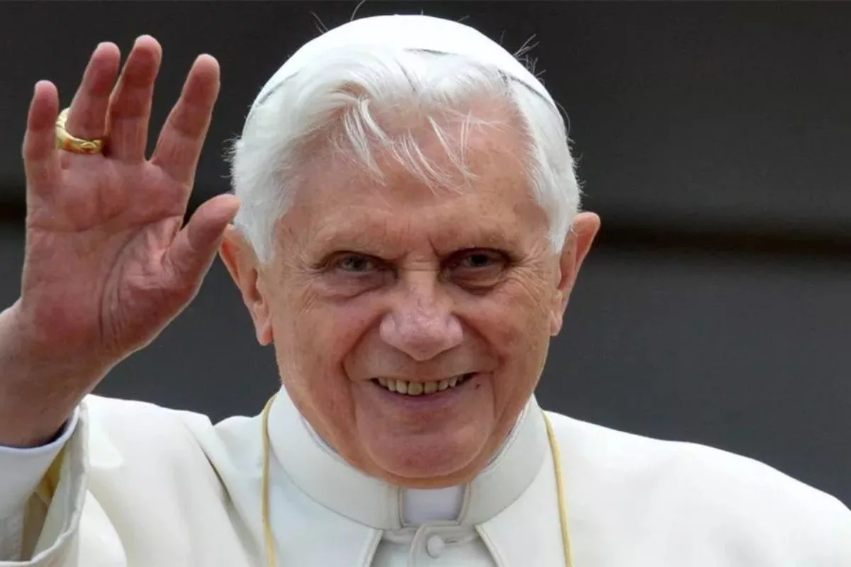 No conclave de 2005, o cardeal Joseph Ratzinger (futuro Papa Bento XVI) era um dos favoritos