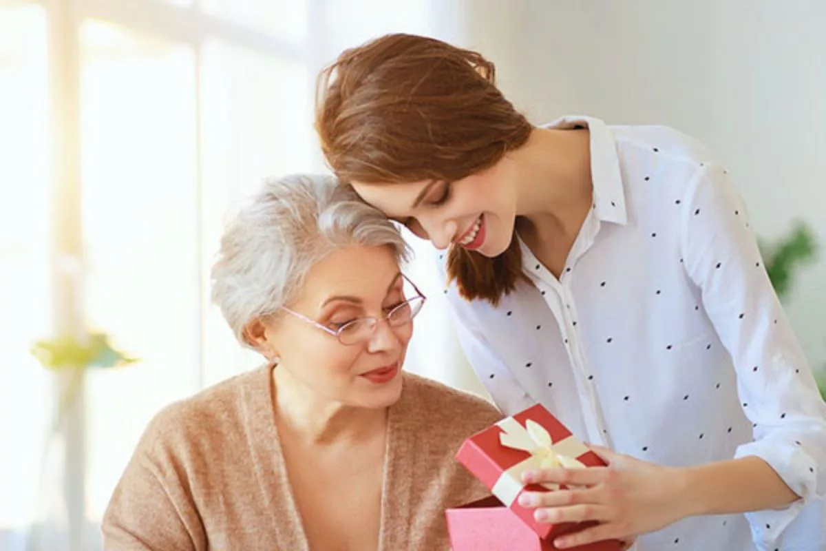 Dar um presente no Dia das Mães é uma forma de demonstrar carinho e afeto