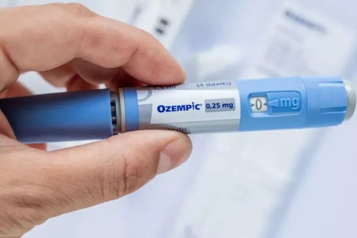 Medicamentos como Ozempic atuam aumentando a sensação de saciedade, retardando o esvaziamento gástrico e estimulando a liberação de insulina