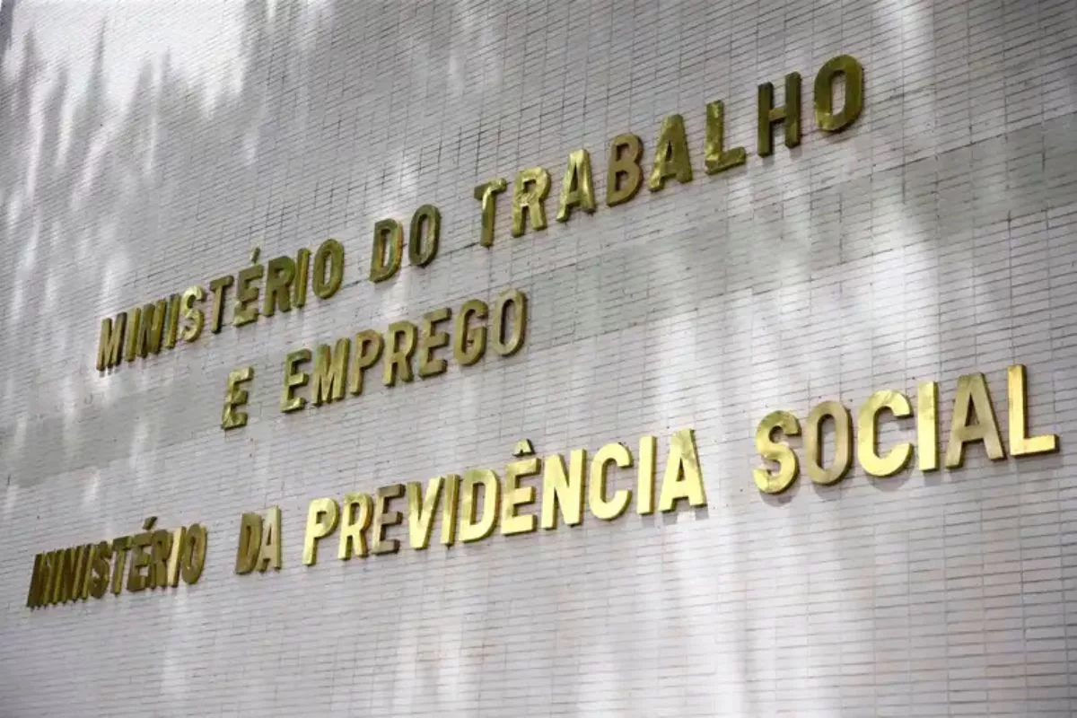 MTE adiou a entrada em vigor da portaria que estabelece regras para trabalho em feriados