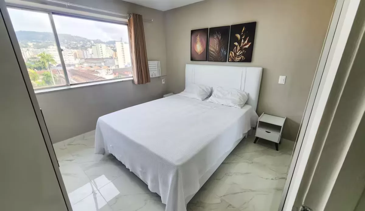 Apartamento também chama atenção pelo capricho na decoração e pela limpeza