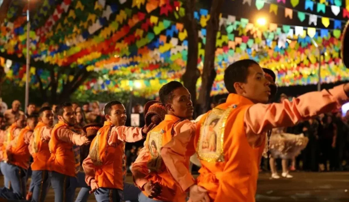 Festa de São João costuma parar cidades, principalmente no Nordeste
