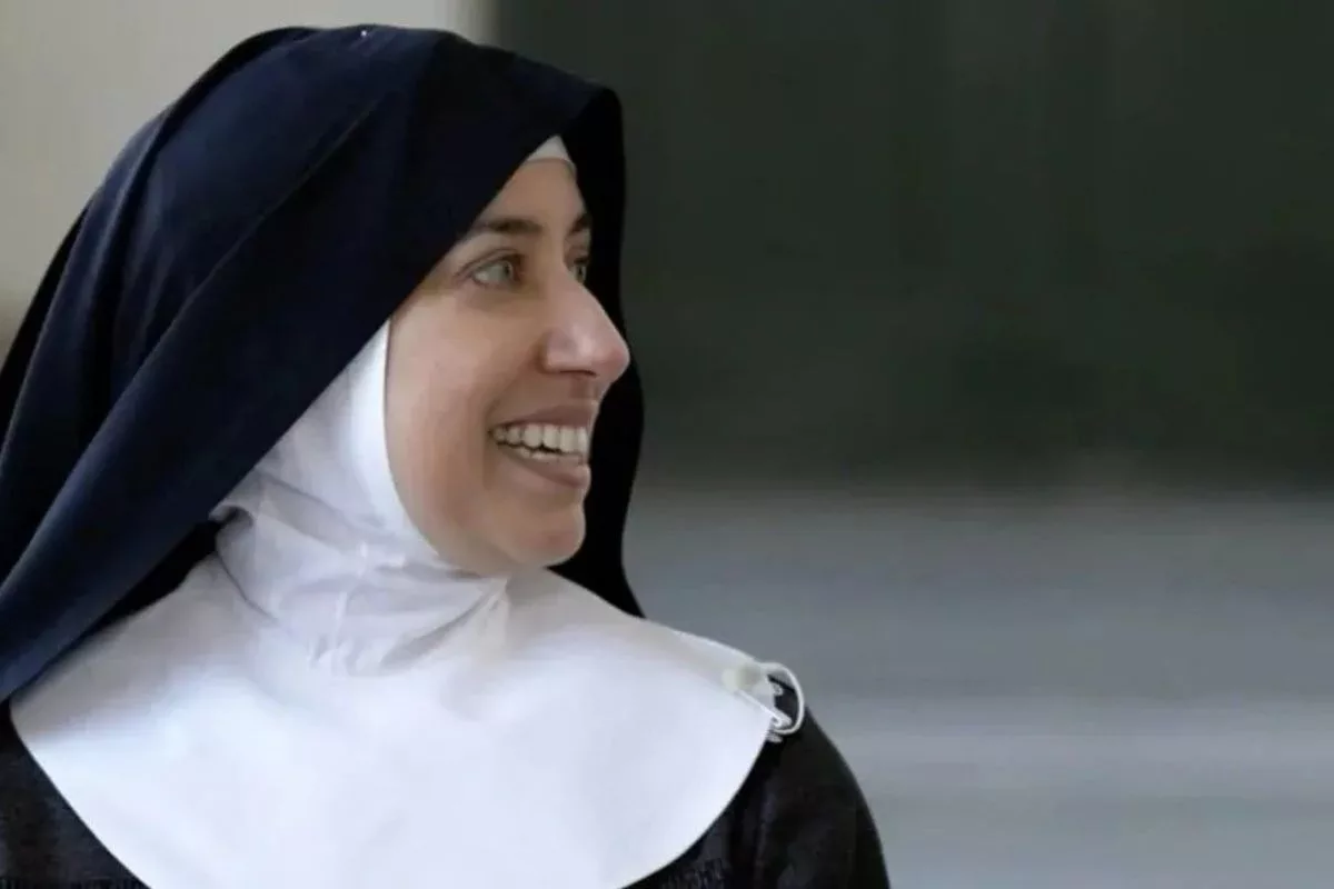 Aline Ghammachi é freira na Itália e assumiu cargo de comando em mosteiro