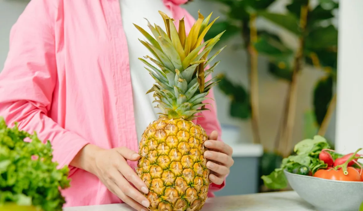 Abacaxi é uma das frutas mais saudáveis, mas se não estiver madura...