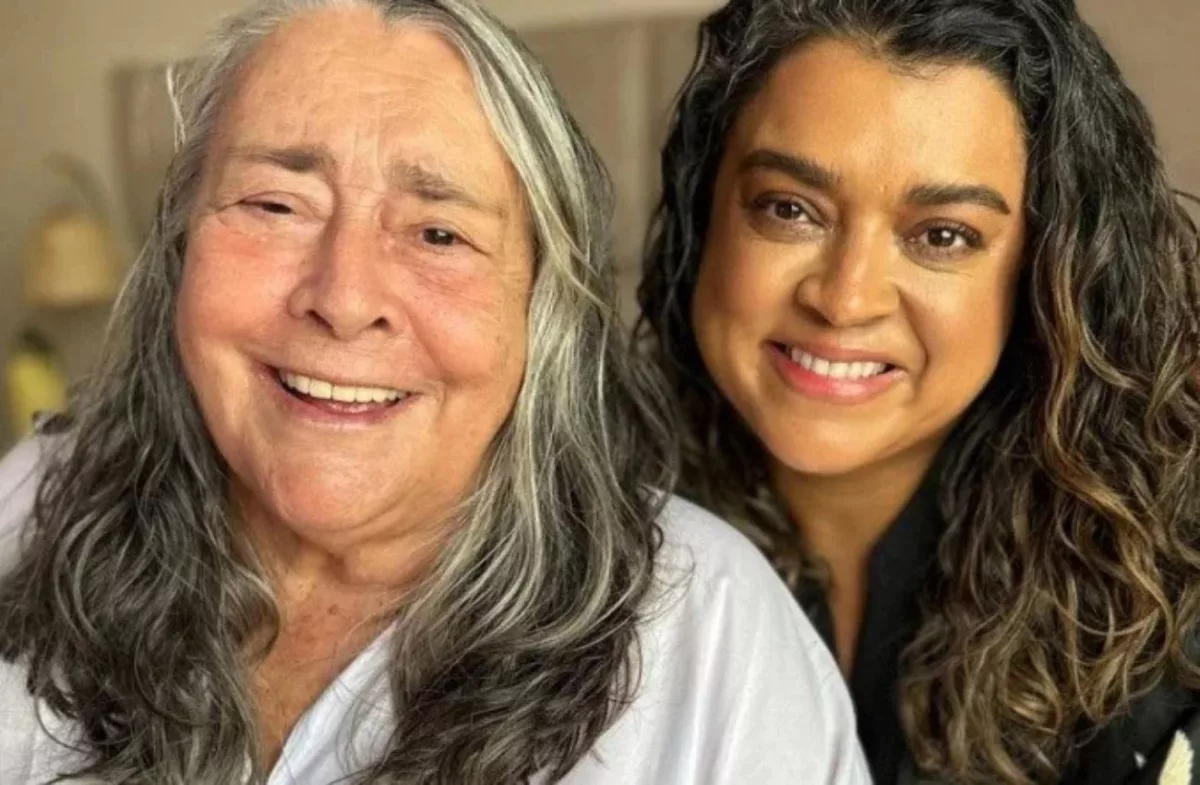 Com a mãe, Sandra Gadelha, ex-esposa de Gilberto Gil