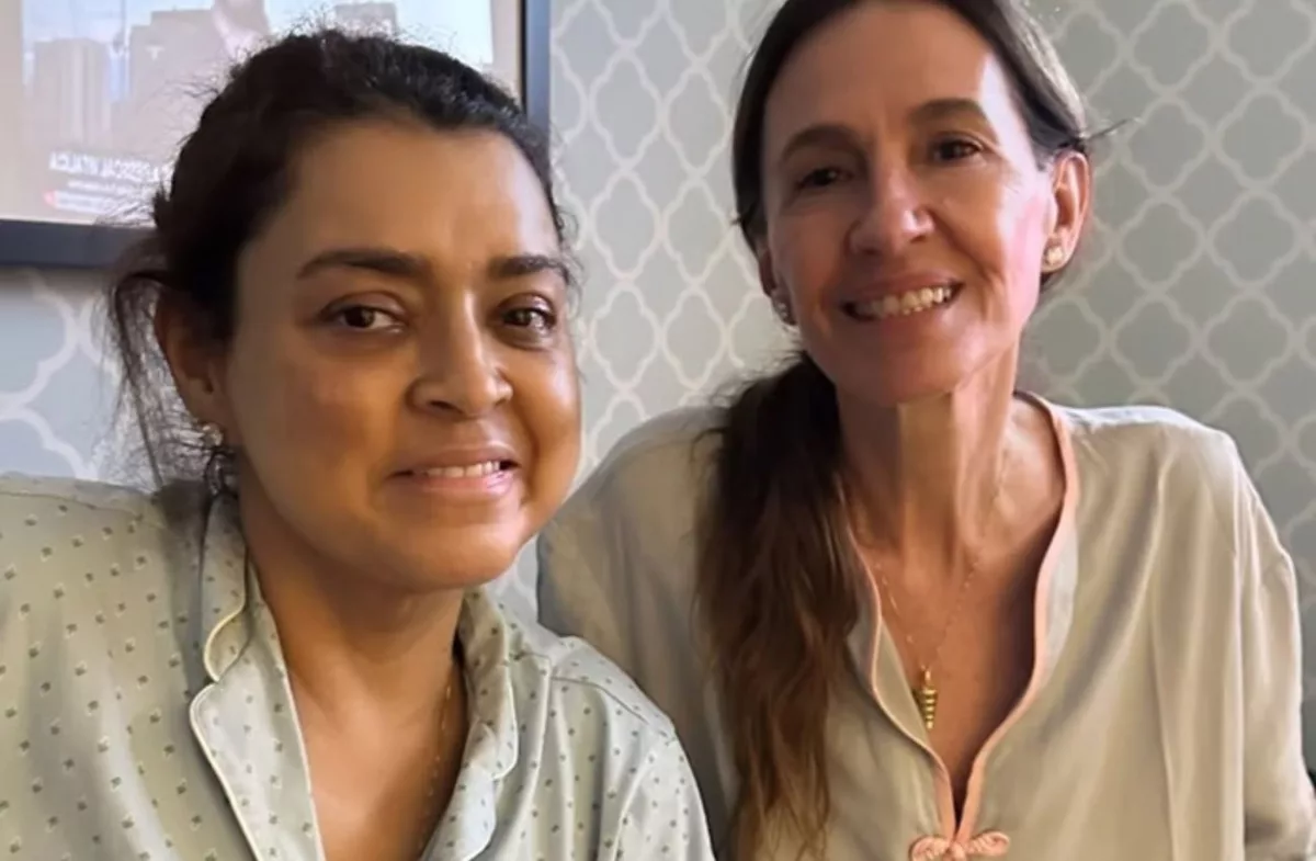 Preta Gil quando recebeu a visita de sua madrasta, Flora Gil, atual esposa de Gilberto Gil