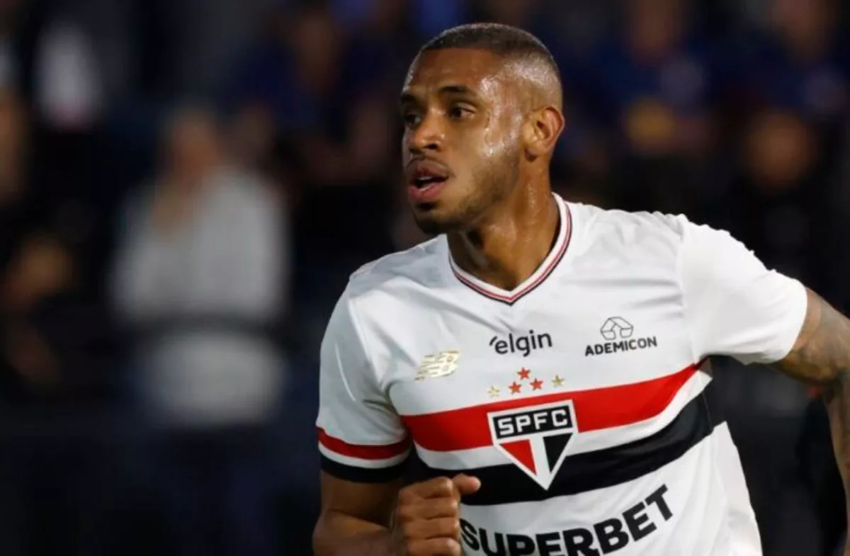 São Paulo, de André Silva, entra em campo no clássico contra o Corinthians