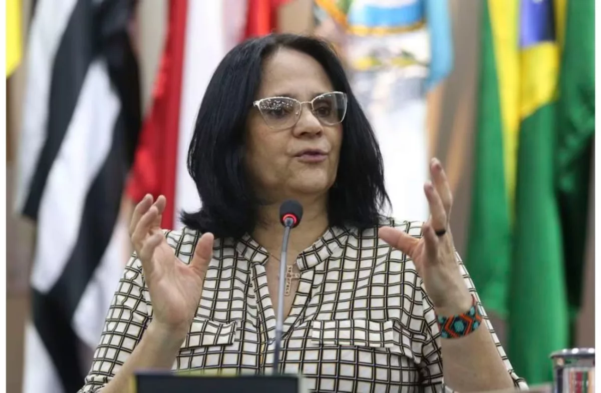 Damares com câncer: senadora interrompe sessão por limitação física