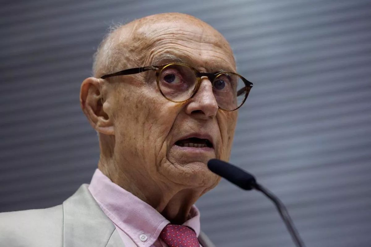 Eduardo Suplicy passou mal e foi internado às pressas