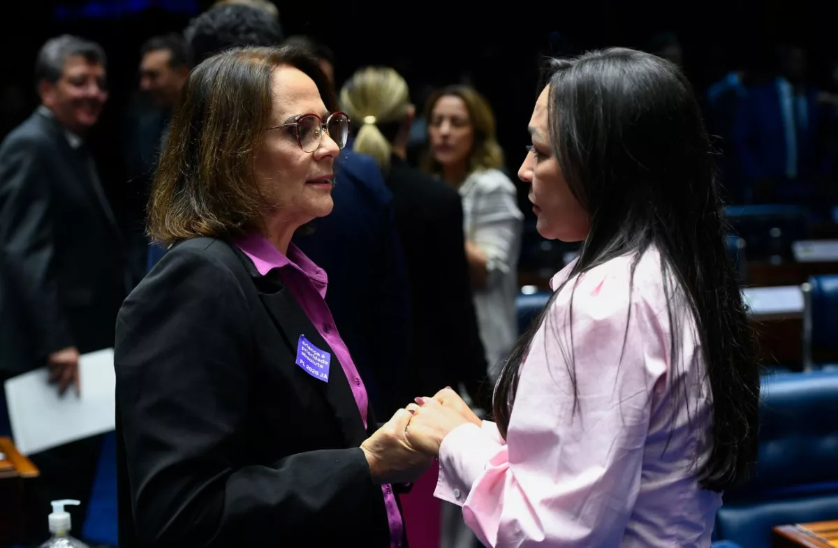 Damares Alves e a também senadora Eliziane Gama