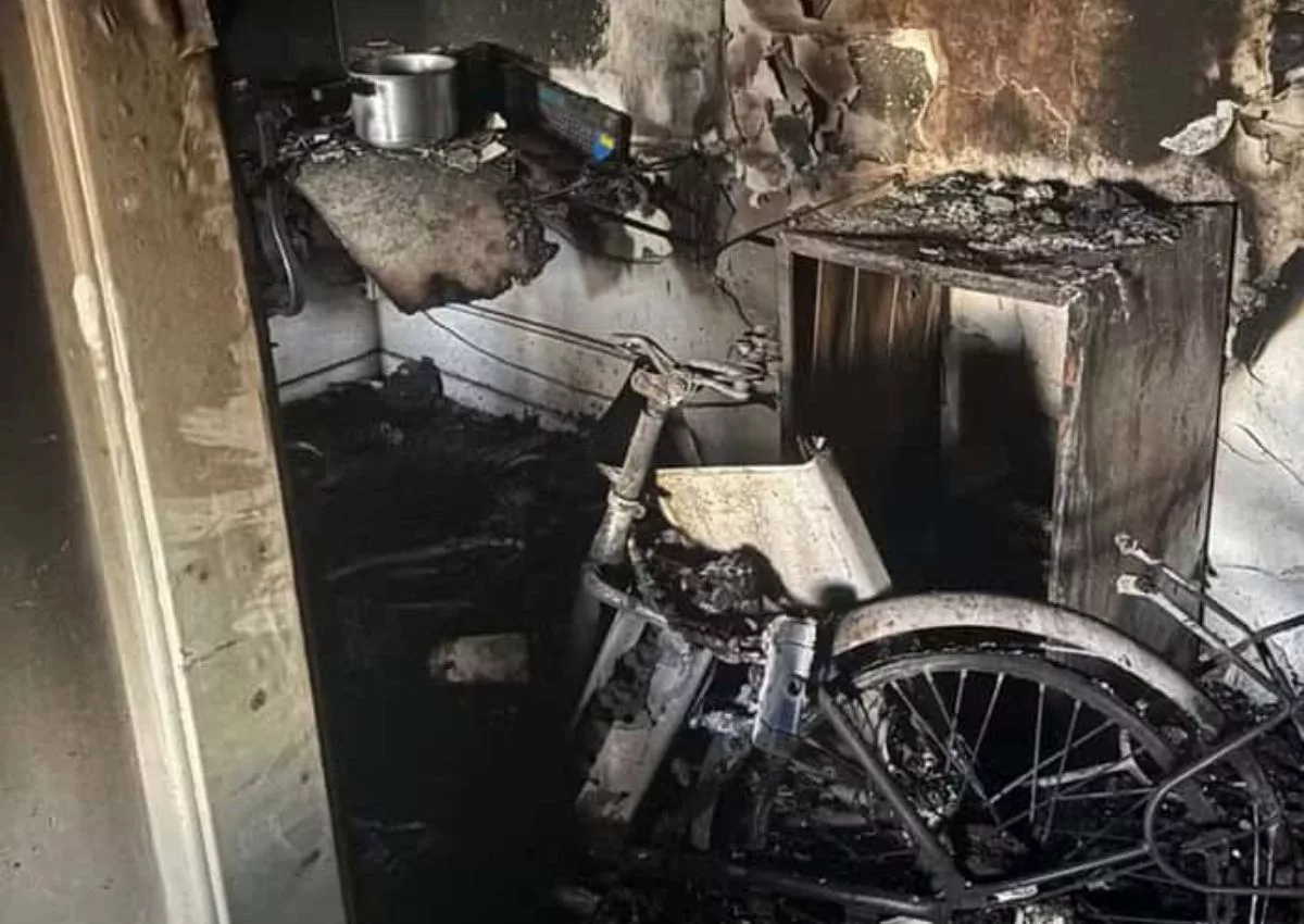 Bateria de bicicleta elétrica explode e destrói apartamento no Rio de Janeiro