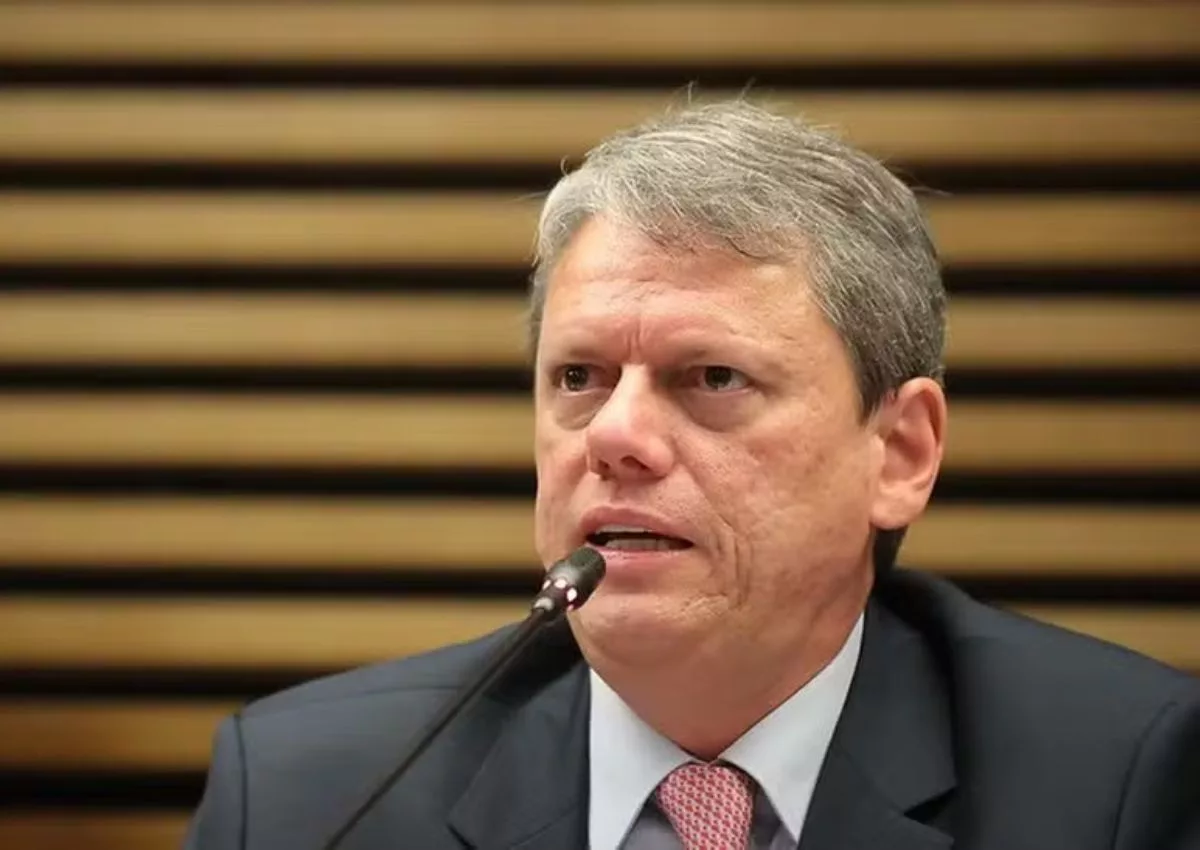 Tarcísio de Freitas confirmou 192 casos por intoxicação por metanol em São Paulo 