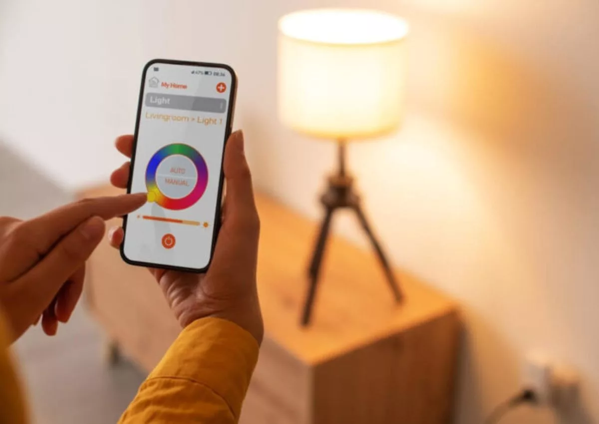 Pelo celular, é possível controlar assistentes virtuais como Google, Alexa e Siri, com comando de voz