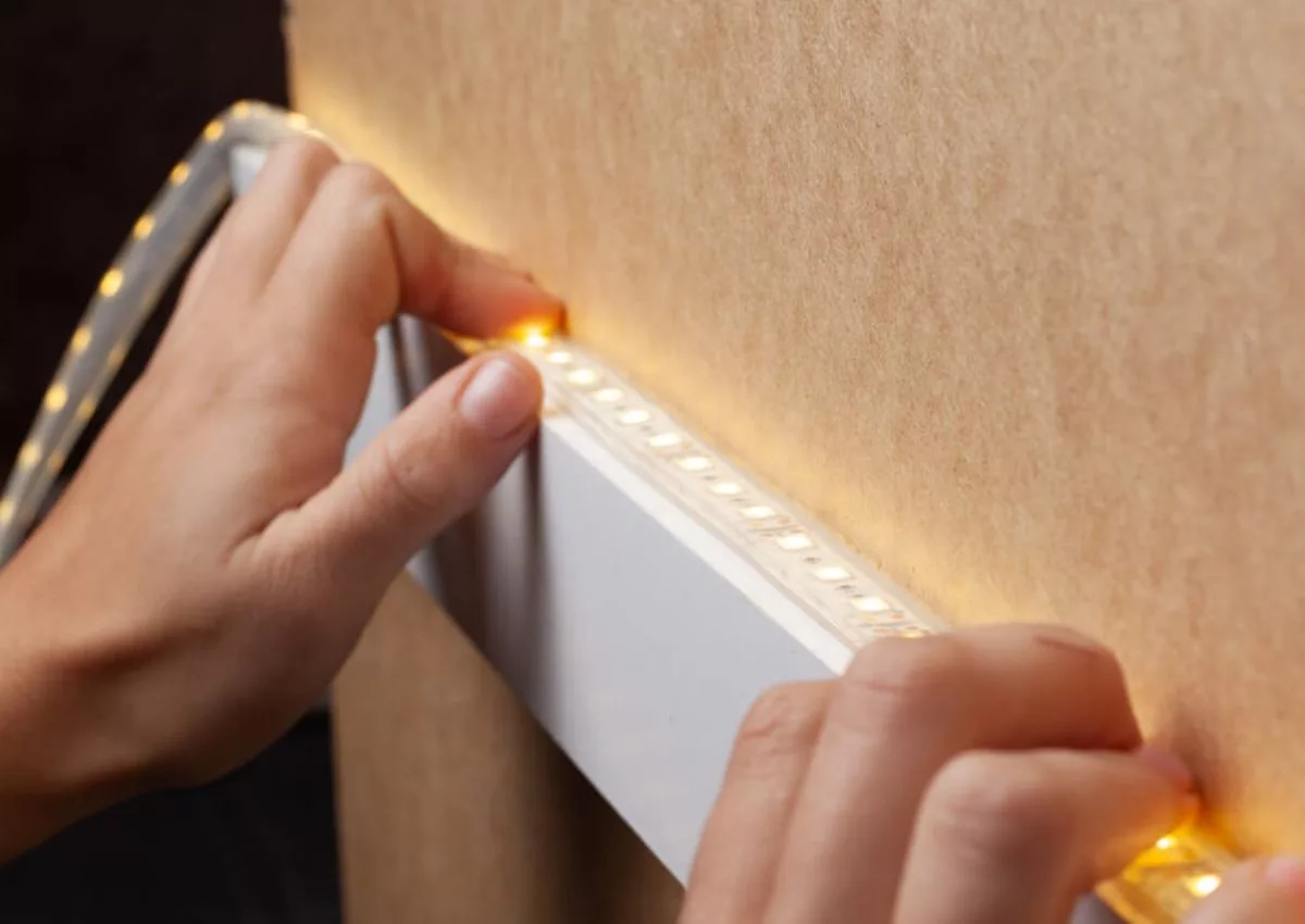 Lâmpada de LED consome menos energia que lâmpadas incandescentes e fluorescentes 