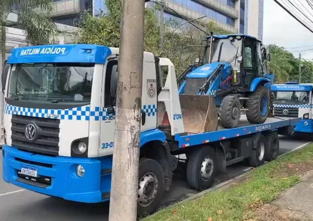 Governo comprou Kits-demolição, com rompedores hidráulicos, retroescavadeiras e caminhões-basculantes
