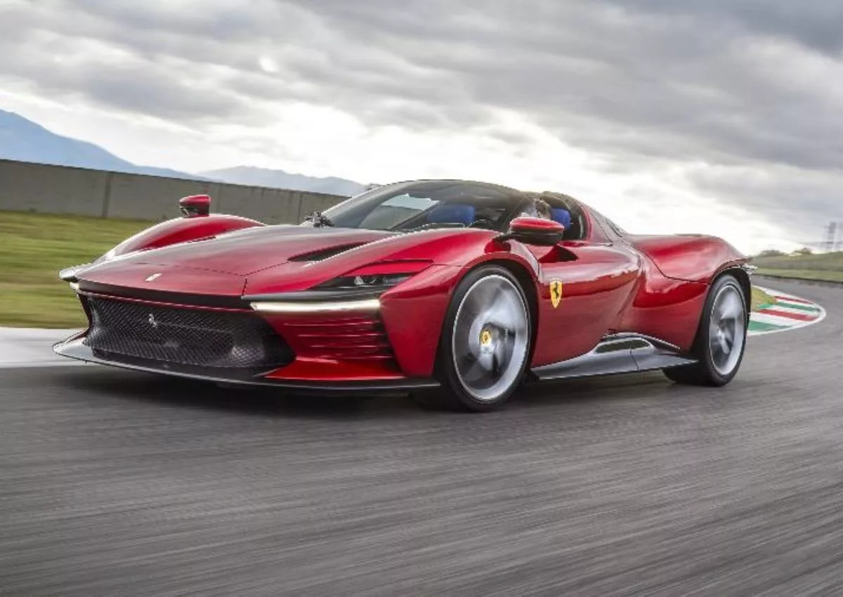 Ferrari Daytona SP3 acelera de 0 a 100 km/h em apenas 2,85 segundos