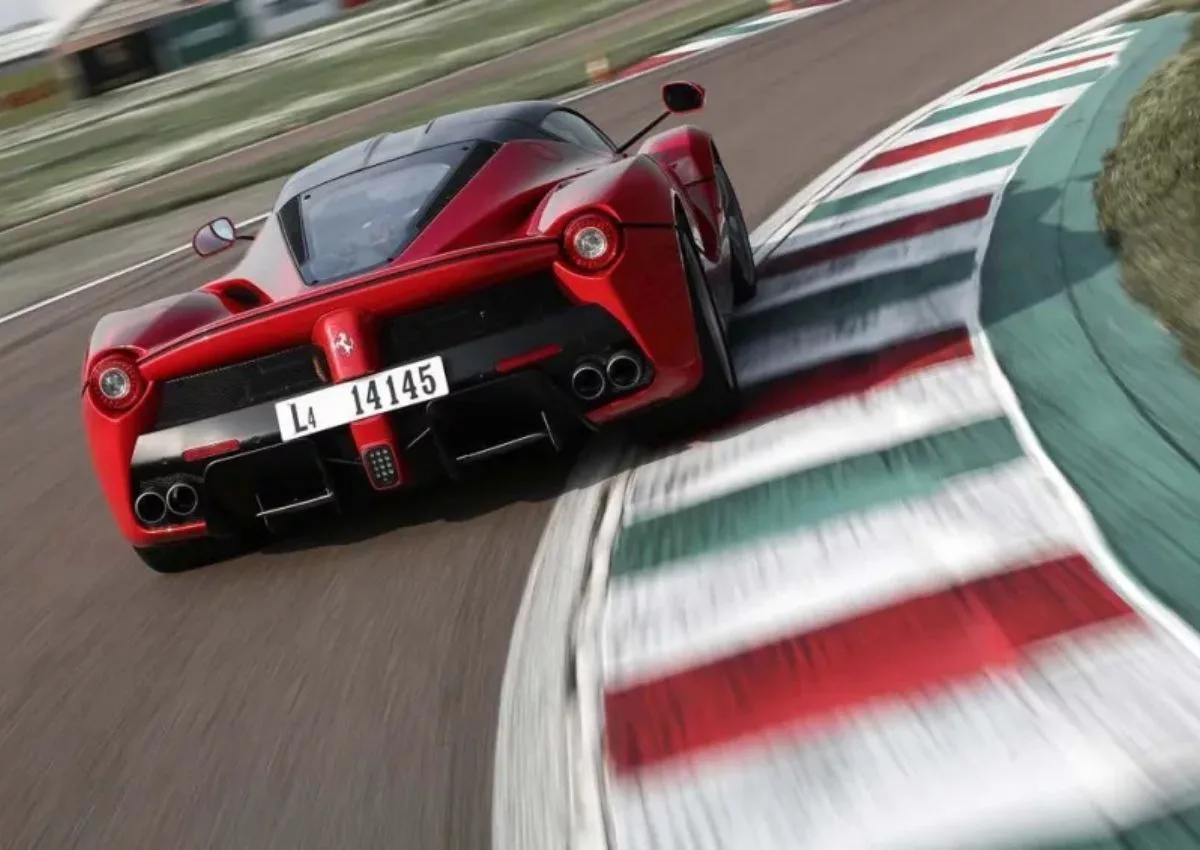 Carro da marca italiana está avaliado em mais de R$ 38 milhões