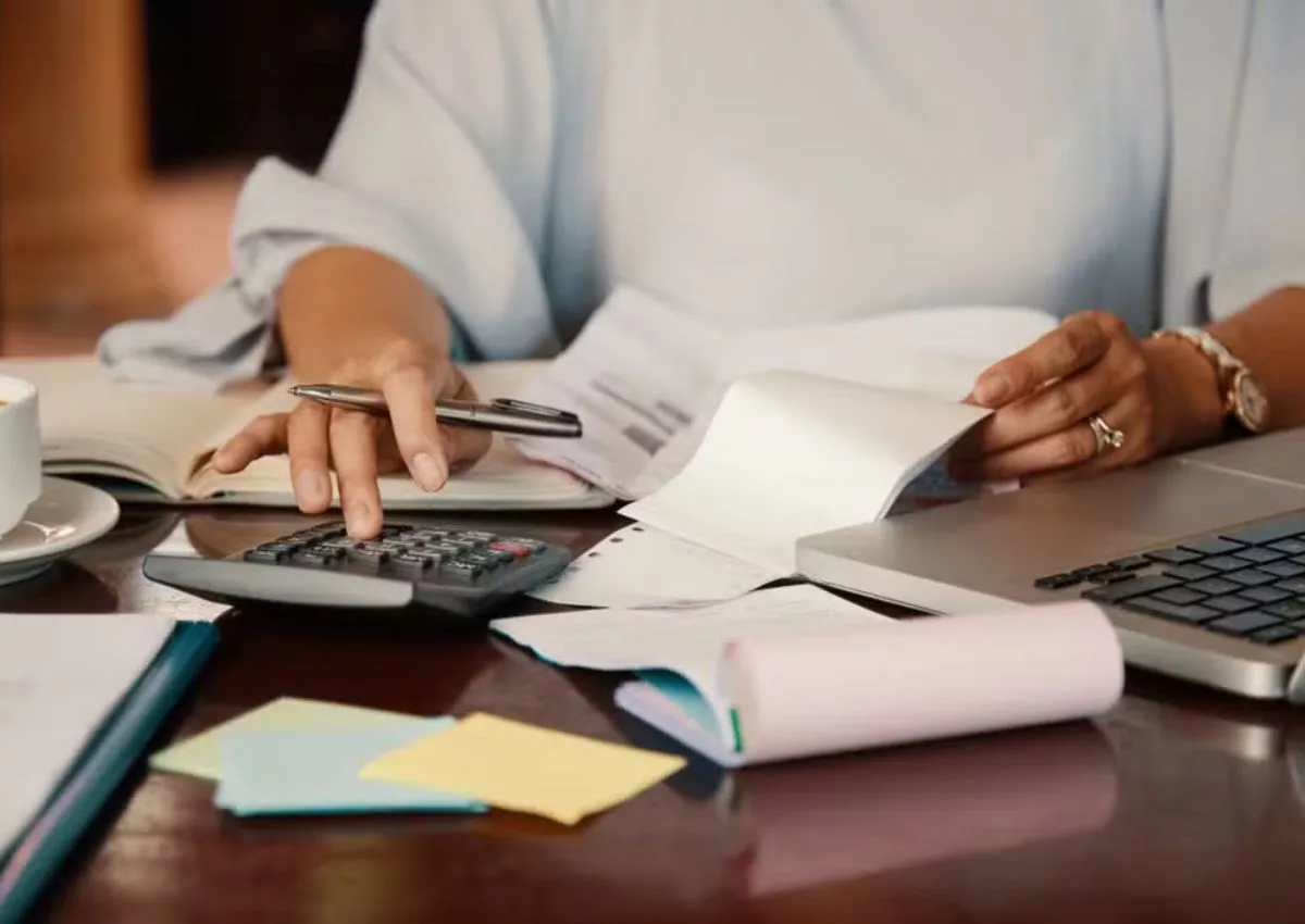 Pagar o IPVA atrasado pode doer no bolso de proprietários de veículos em todo o Brasil