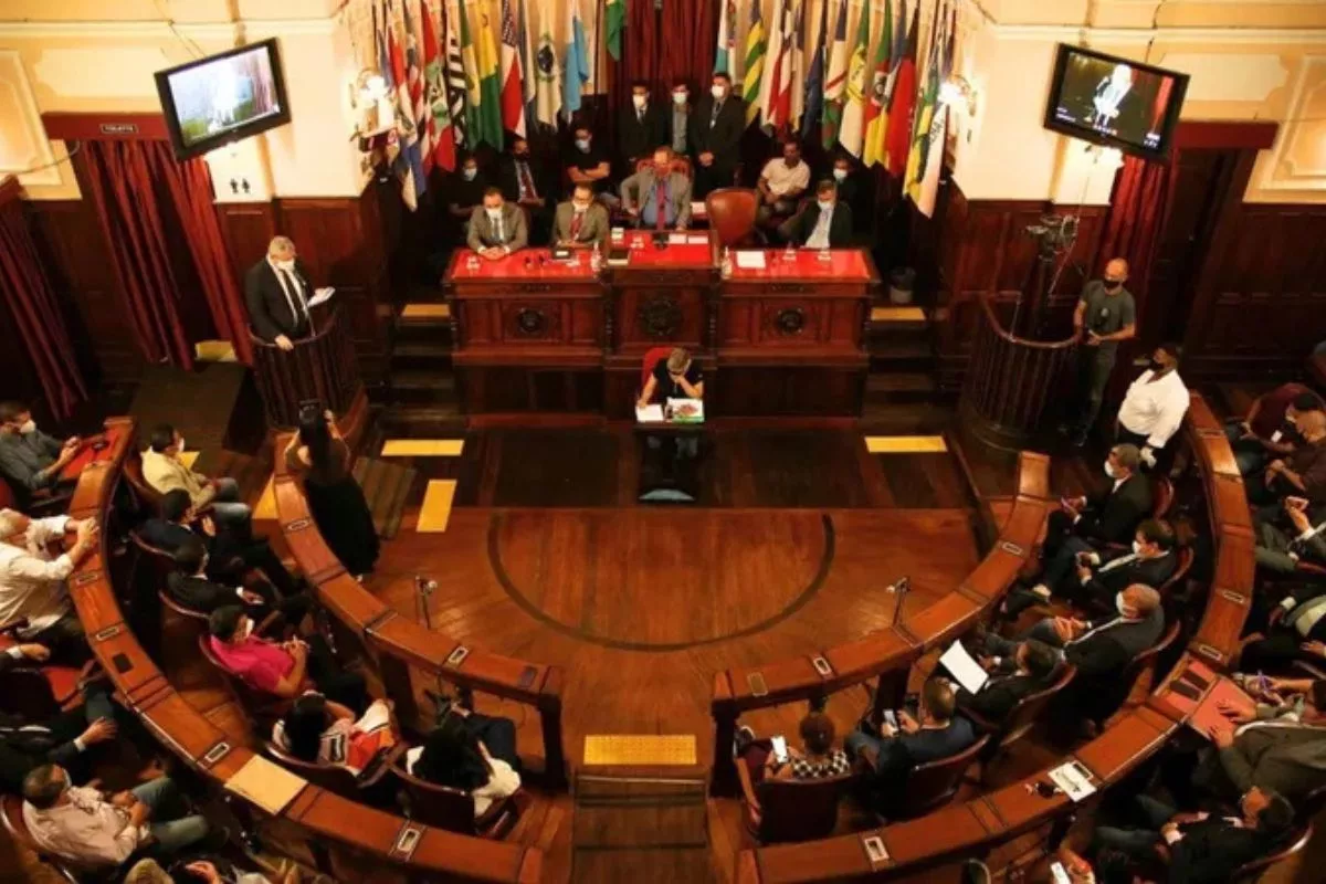 Lei anti Oruam: vereadores de Niterói aprovam aplicação no município